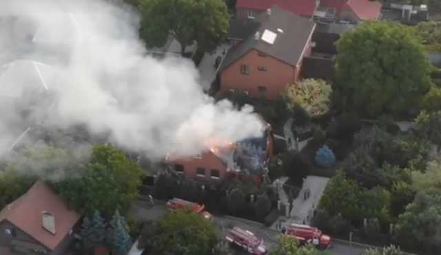 В сети опубликовано видео мощного пожара в доме «министра МВД ДНР»