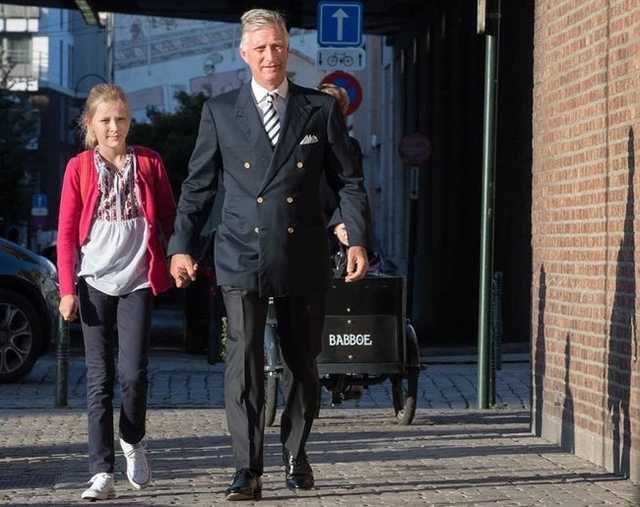 Бельгийская принцесса пришла в школу в украинской вышиванке