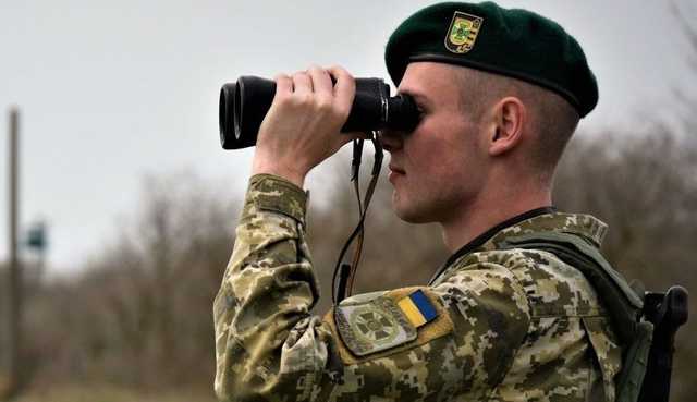 Пограничники задержали группу мигрантов из Азии в Закарпатской области, пришлось применить стрельбу