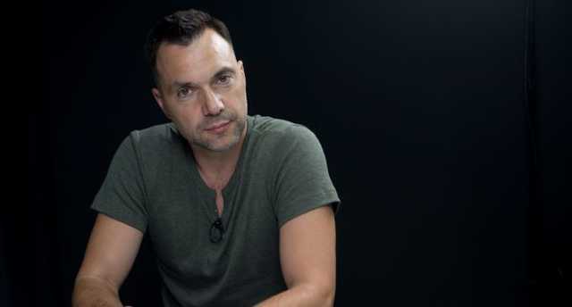 Впереди суд и новое наступление: Арестович осудил обмен пленными Зеленского