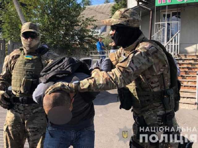 В Виннице мужчина истязал приемных детей и снимал порно с их участием