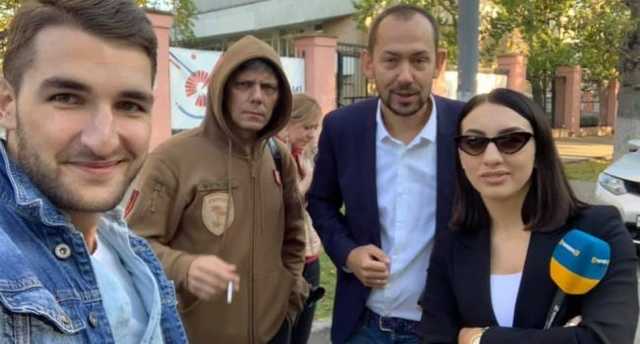 В ближайшие часы долгожданный обмен состоится, съемочные группы окружили «Лефортово»