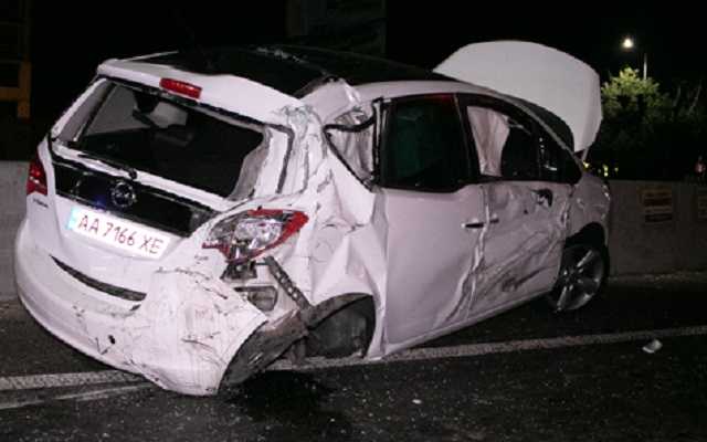 Под Киевом на Одесской трассе водитель фуры перепутал педали: столкнулись пять машин