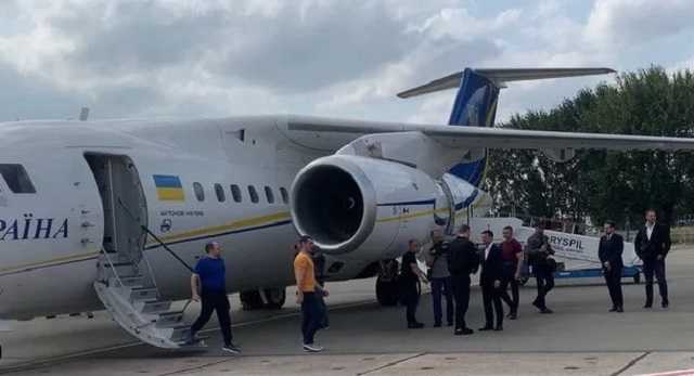 Зеленский: Достигнуты договоренности об отводе войск по всей линии разграничения на Донбассе