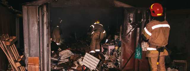 В Киеве на Нивках подожгли пункт приема вторсырья