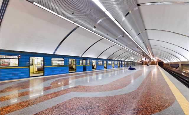 Пьяный киевлянин “заминировал” одну из станций метро из-за отказа кассира продать ему жетон