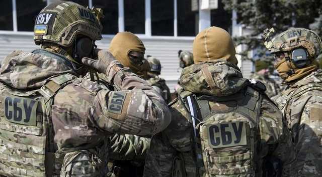 Сотрудники СБУ надели мешок на голову мужчине и пытали его в лесополосе