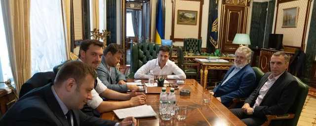 Портнов? На дерзком фото Зеленского с Коломойским нашли загадочную деталь