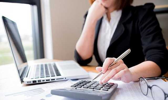 В одном из столичных вузов бухгалтер около семи лет получала зарплату несуществующего работника