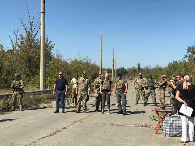 Боевики передали украинской стороне 54 человека, находившихся в тюрьмах ОРЛО