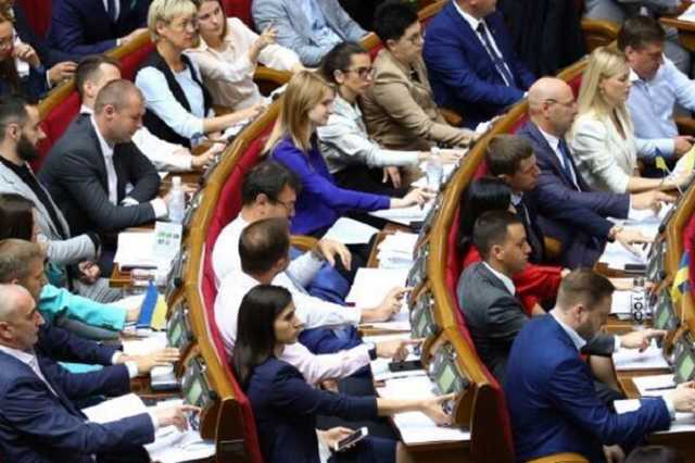 Партия Зеленского одобрила санкции в Раде против нардепов-прогульщиков