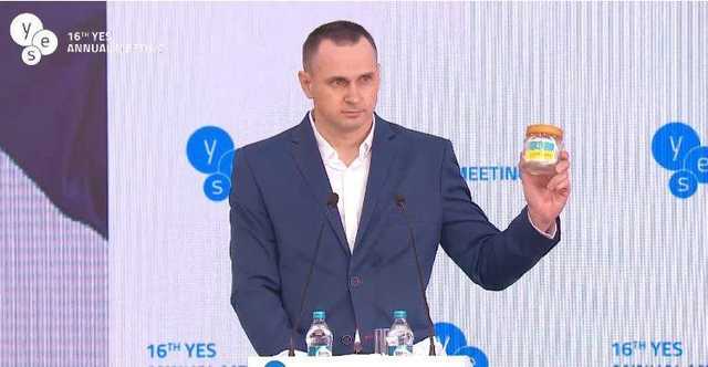 Сенцов открыл YES вместо Зеленского