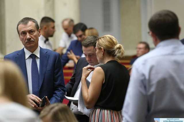 Рада намерена официально публиковать законы на своем сайте и прекратить зачитывать депутатские запросы