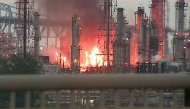 На найбільших в світі нафтових заводах сталися пожежі з вибухами