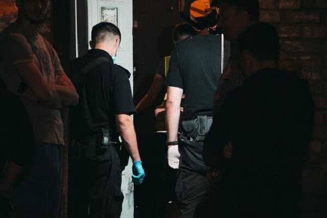 Гнался до подъезда: в Киеве иностранец зверски зарезал девушку
