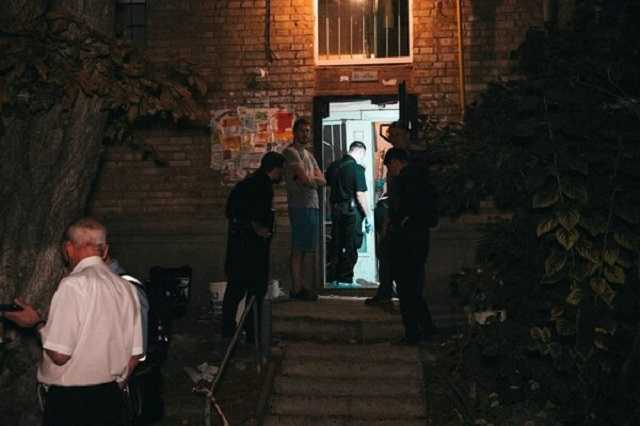 Зарезал на глазах у матери: появились детали зверского убийства девушки в Киеве