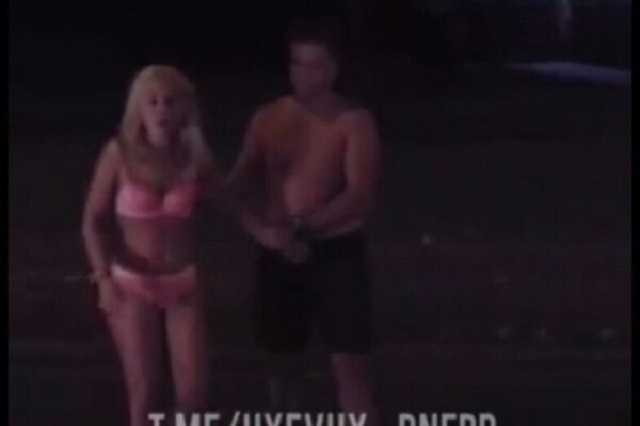 Ногами и шлангами: в Днепре полуголую девушку избили на стройке