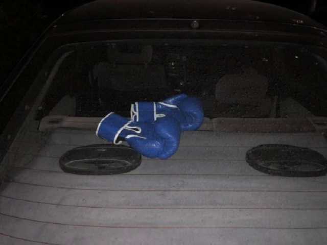 На скандальной стройке в Киеве избили женщину-волонтера: сеть вскипела