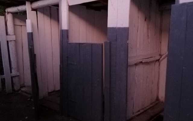 В Закарпатской области школьник провалился в туалет