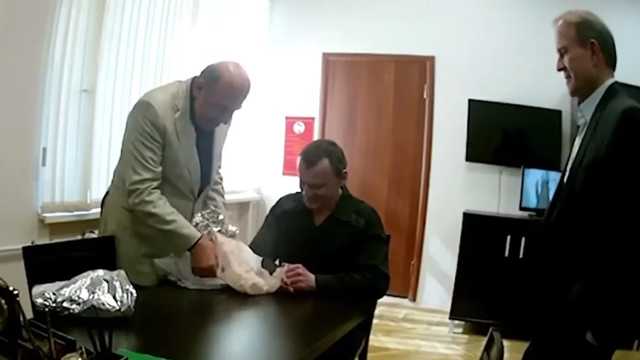 Карпюк рассказал, что сделал с привезенным Медведчуком и Рабиновичем салом