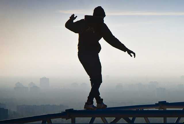 В Киеве 14-летний руфер сорвался с крыши из-за попытки сделать трюк