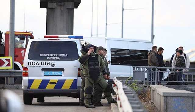 Появилось фото задержания террориста на мосту Метро