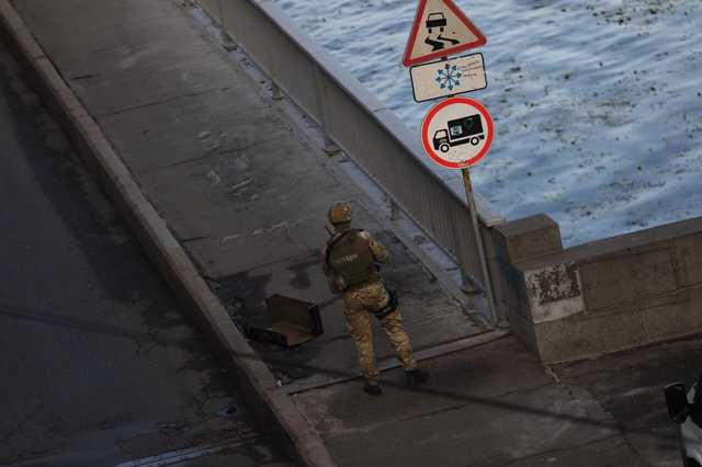 Задержание террориста на Мосту метро в Киеве: новые подробности и фото