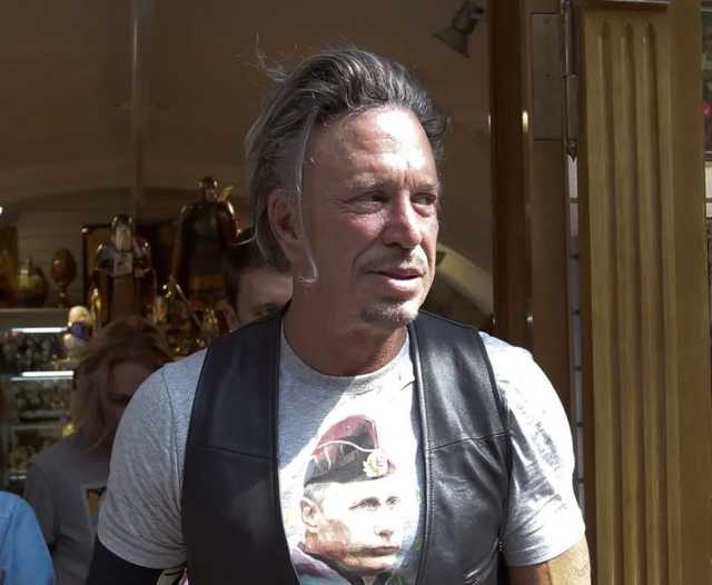 Скандальный Микки Рурк желает быть погребенным на Западной Украине