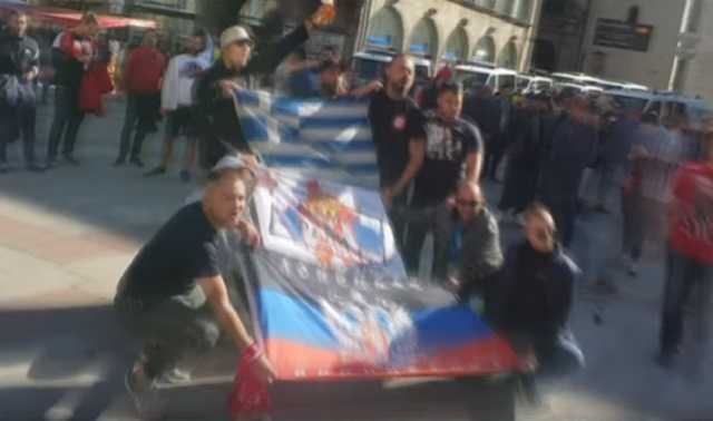 Фанати “Црвени Звезди” перед грою святкували з прапором окупаційного утворення “ДНР”