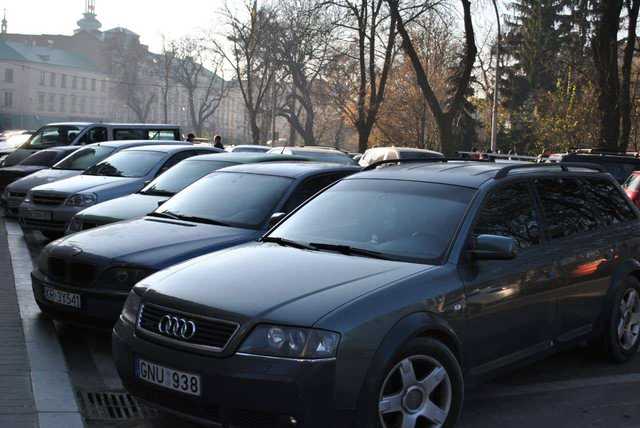 Зеленський підписав закон про відстрочення штрафів для власників “євроблях”