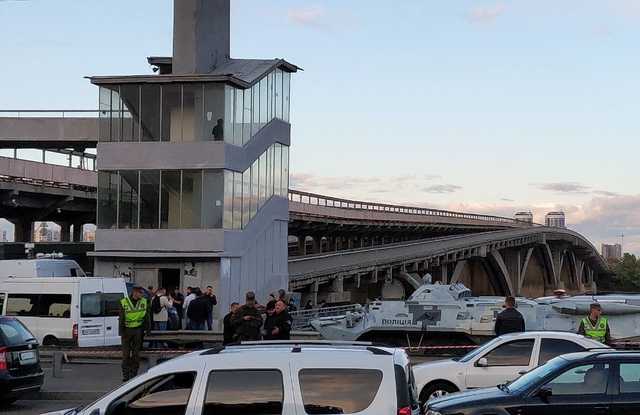 «Мінера» Мосту Метро в Києві готові взяти на поруки троє людей