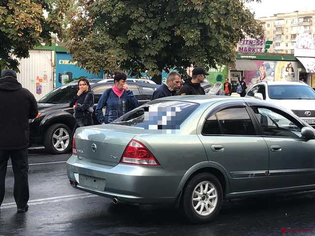 В Одессе автоледи врезалась в толпу пикетчиков