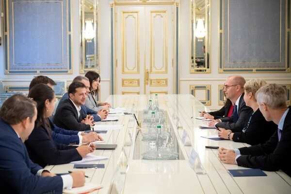 Зеленский провел переговоры с МВФ