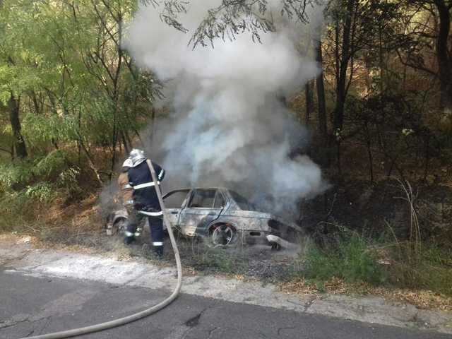 На Полтавщине на ходу загорелся автомобиль BMW: водитель чудом успел выскочить