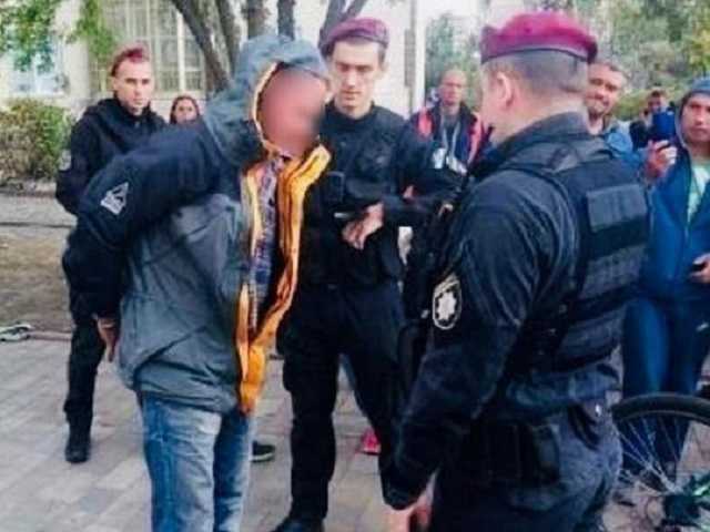 В Киеве поймали эксгибициониста, пристававшего к детям в больнице