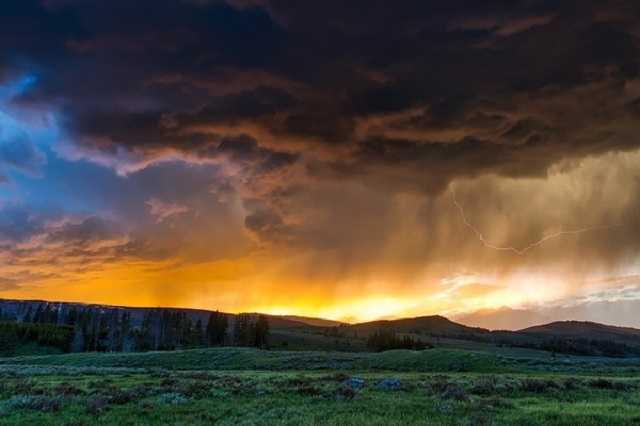 На Украину надвигаются три мощных метеоудара: названы даты