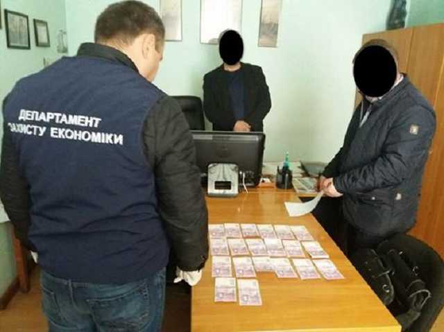 В Летичеве начальника центрального отделения «Укрпочты» осудили за взятку