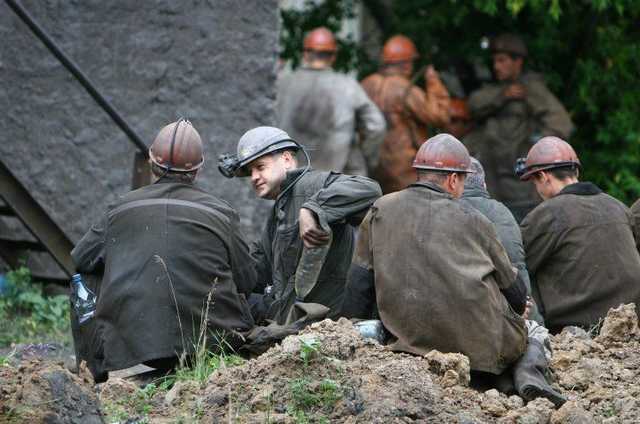 На оккупированном Донбассе массово увольняются шахтёры, а железнодорожникам задерживают зарплату