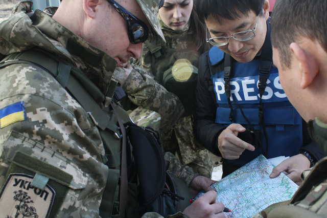 Журналист обвинила ООС в “сливе” персональных данных боевикам