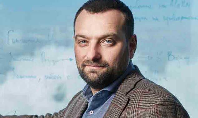 Одиозный смотрящий Андрей Ваврыш уничтожает историческую часть Киева