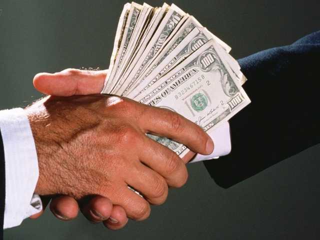 В Лубнах задержали прокурора за взятку в 5 тысяч долларов