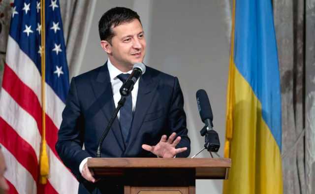 Либо власть займется наконец реальными проблемами, либо общество ее заставит