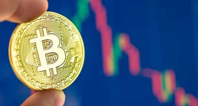 Курс биткоина пробил дно и стоит меньше 8000 долларов