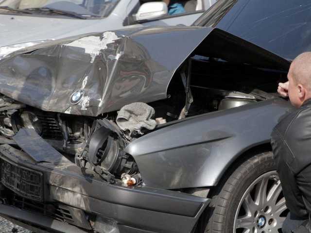 В Днепре из-за ДТП Kia вынесло на трамвайные пути