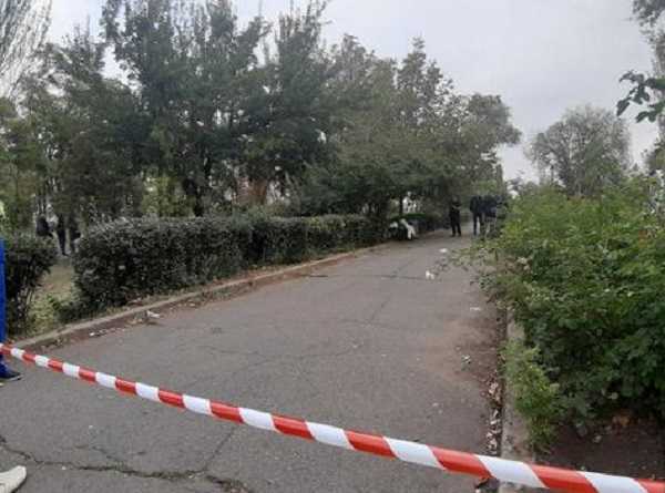 В Кривом Роге пожилой мужчина застрелился в парке средь бела дня