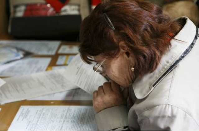 Дотянуть до пенсии: привязку к возрасту по выслуге лет отменили