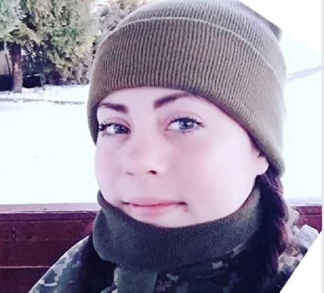 На Донбасі загинула 21-річна військова, у якої залишився маленький син