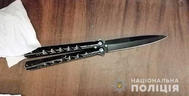 В Киеве неадекват с ножом устроил в метро охоту на людей: фото