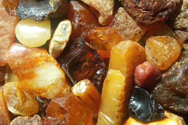 Уряд пропонує знизити рентну плату за видобуток бурштину майже вдвічі