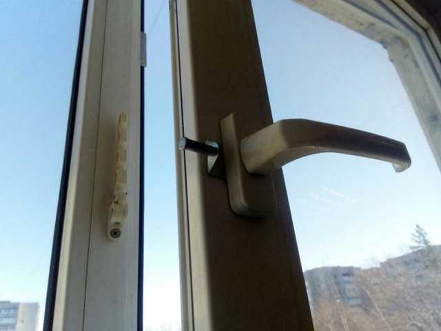 В Черноморске мужчина покончил с собой прыгнув из окна